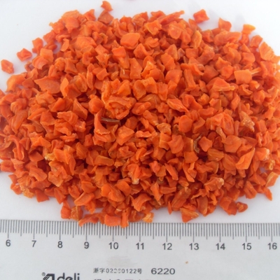 90 Kcal Kalori Serpihan wortel kering 10*10*3MM Kripik wortel kering