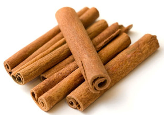 Dried Whole Cinnamon Sticks and Herbs with Extended Shelf Life (Dinginkan seluruh kayu manis dan ramuan dengan umur simpan yang diperpanjang)