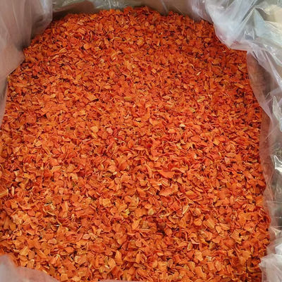 Buah wortel kering dehidrasi 10x10x3mm 3x3mm Air Dried Carrot Flakes